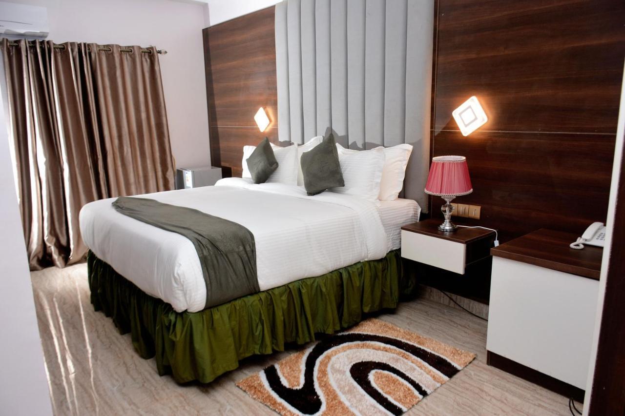 Vacation Villa Hotels And Suites 阿沙巴 外观 照片